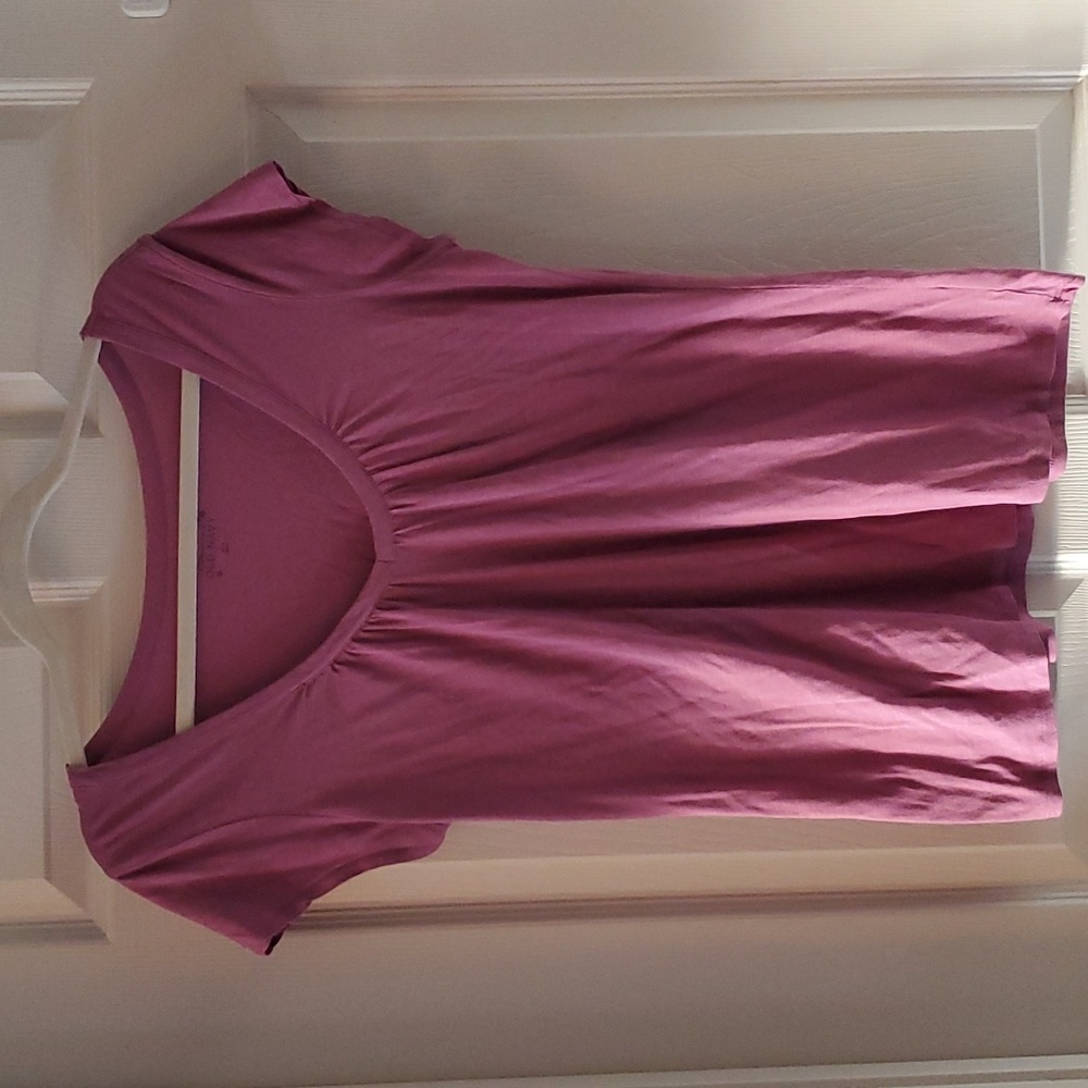 Old Navy women's short sleeve v-neck tee shirt.  Size large.